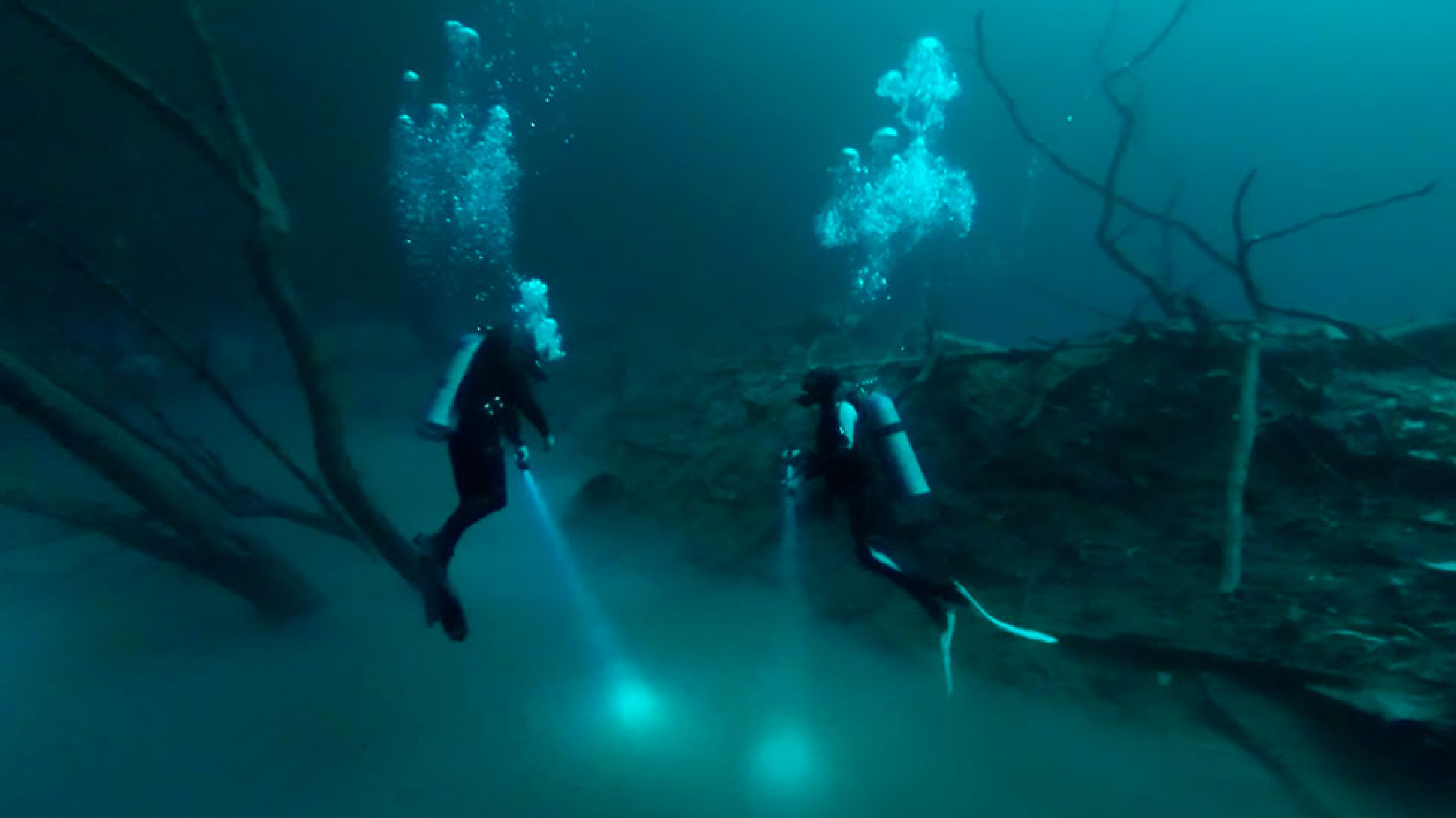 Buceo en el cenote Angelita